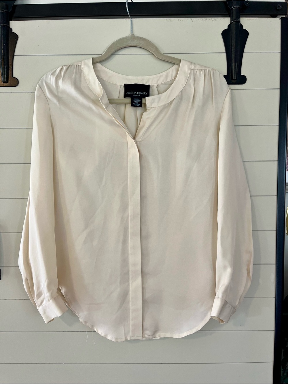 Cynthia Rowley 100% Silk Cream V-Neck Button-Front Blouse NWOT